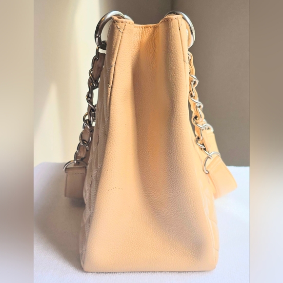 CHANEL Grand Shopper Tote - Picture 4 of 13